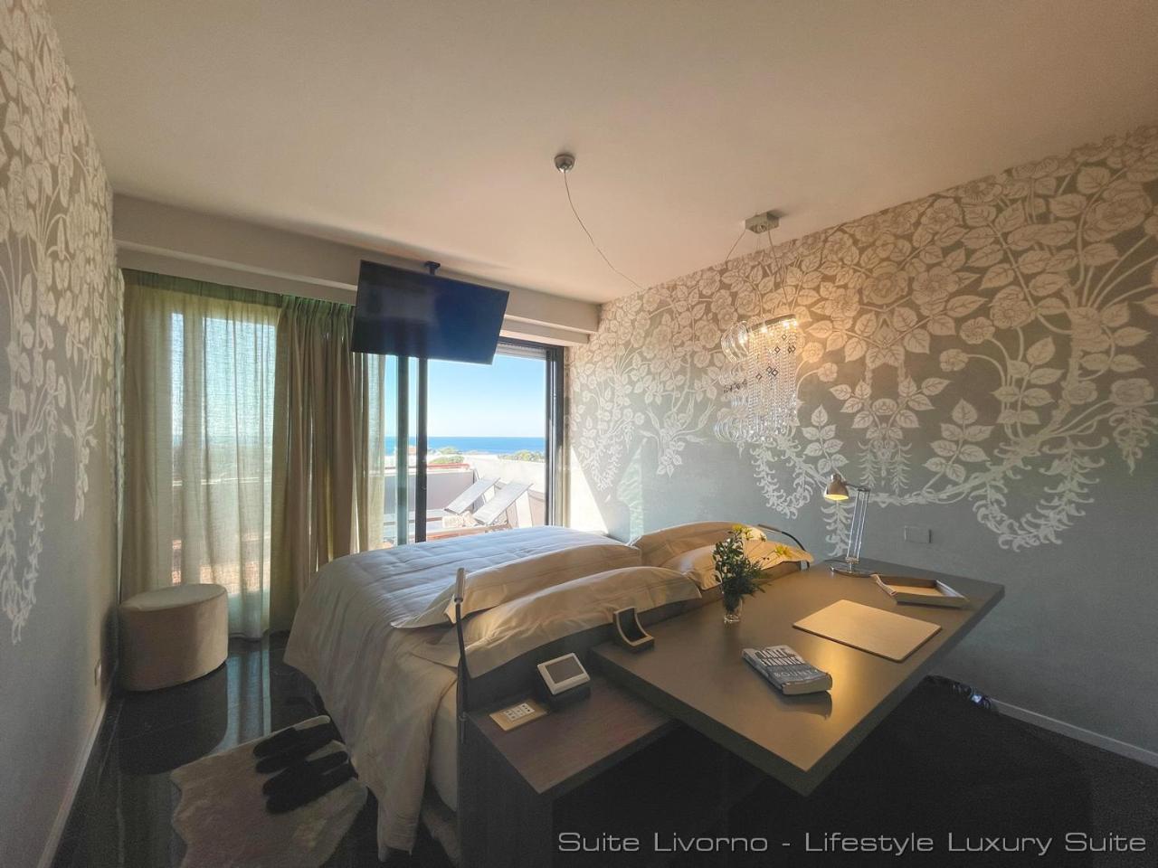 Suites Marilia Apartments Pool Side - Suite Livorno Holiday Home Group Kültér fotó